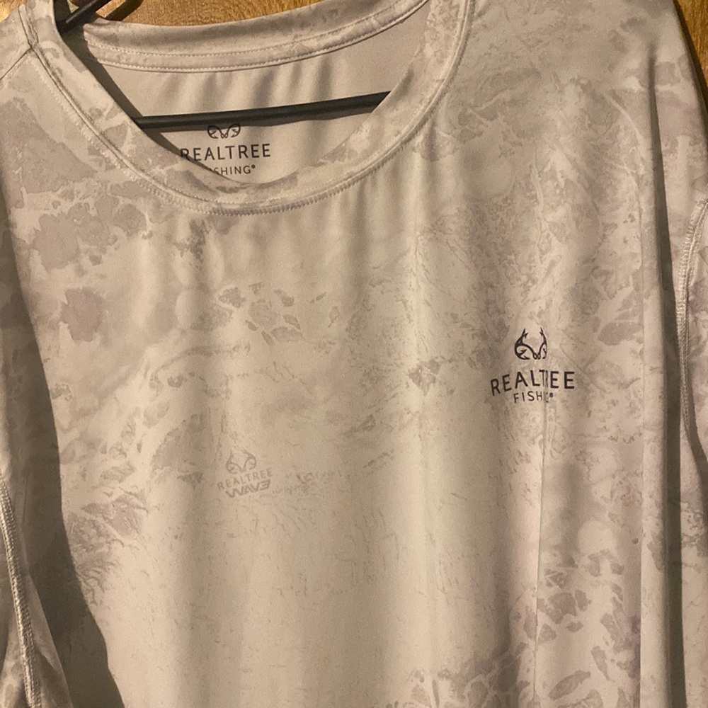 Realtree fishing shirt. Very nice no stains.